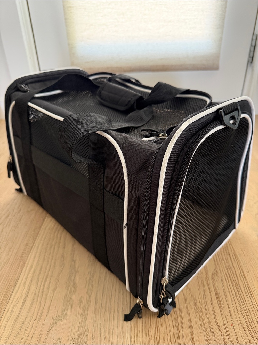 Black and White Mesh Pet Carrier (small 11x28inches)